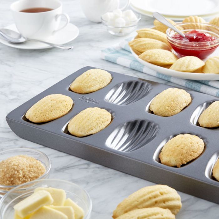 Chicago Metallic Madeleine Pan